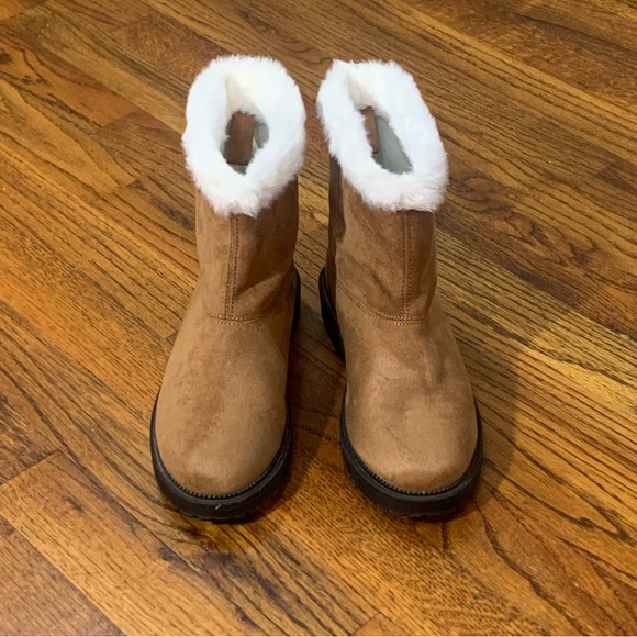 Old Navy Other - Old Navy Cozy Faux-Suede Faux-Fur Trim Boots Booties Tan Brown Color NWOT
Girls